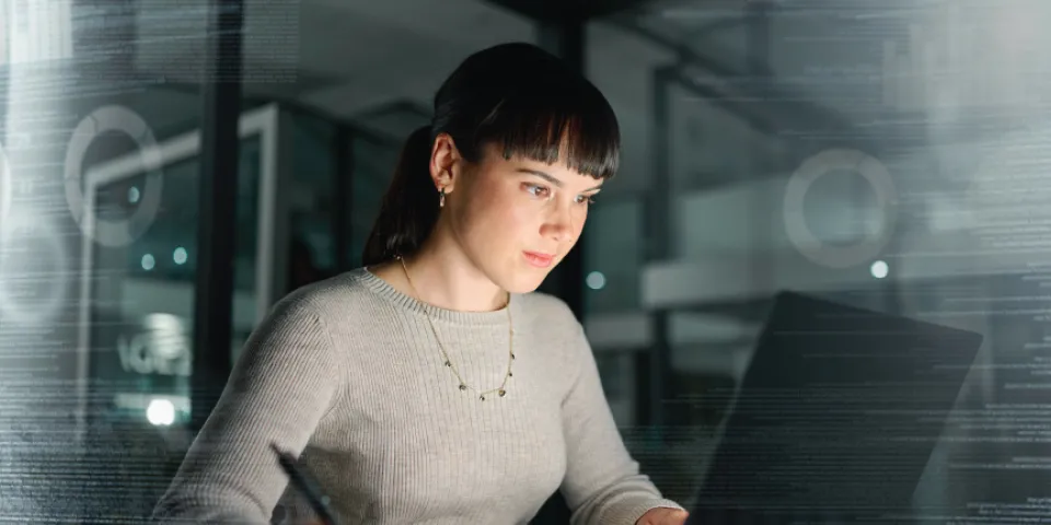 woman-looking-at-computer-screen